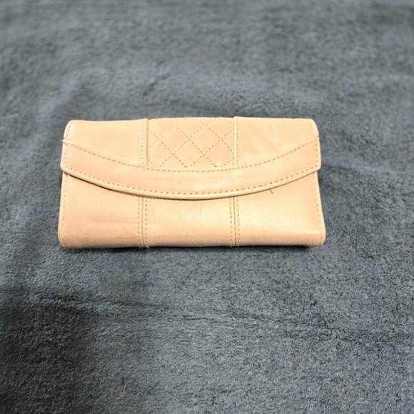 Source Unknown Handbags - Genuine Leather Wallet Light Tan Color Gently Used with Kisslock Coin Purse